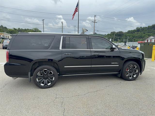 Used 2019 GMC Yukon XL Denali w/ Denali Ultimate Package AWD/4WD image 3