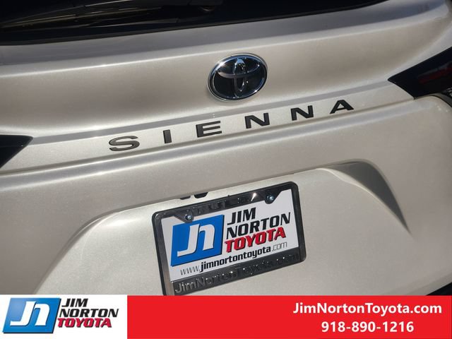 Used 2026 Toyota Sienna XLE FWD image 11