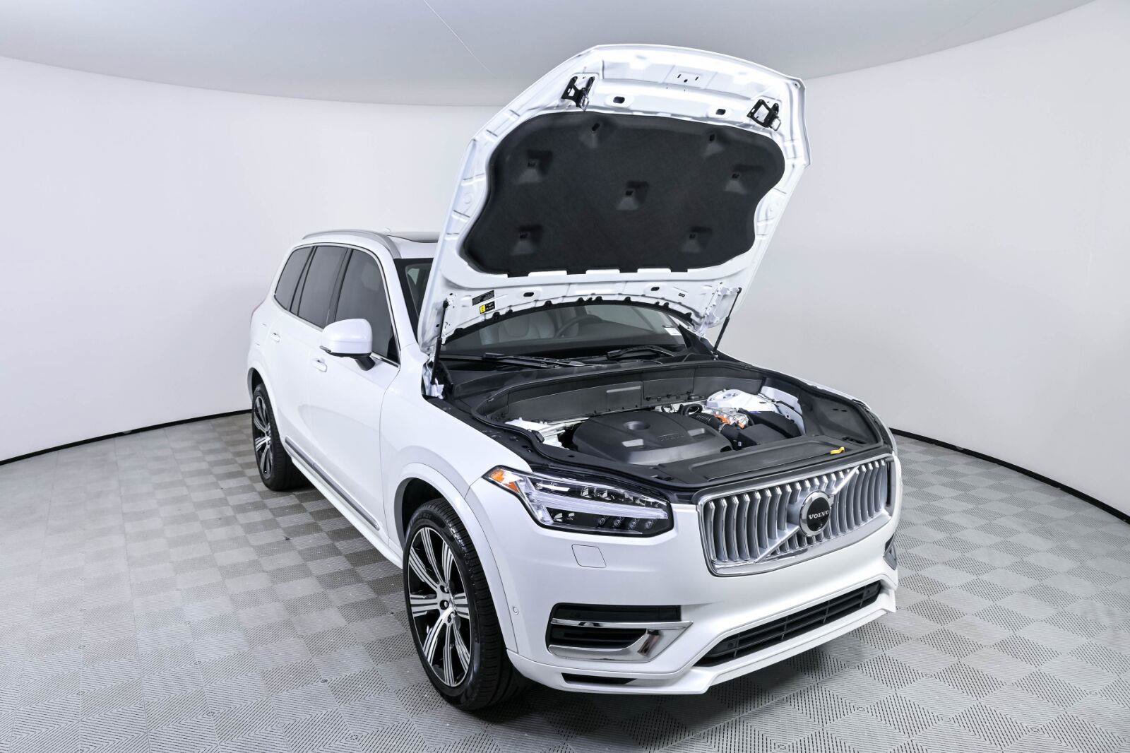 Used 2025 Volvo XC90 T8 Plus w/ Protection Package Premier AWD/4WD image 31