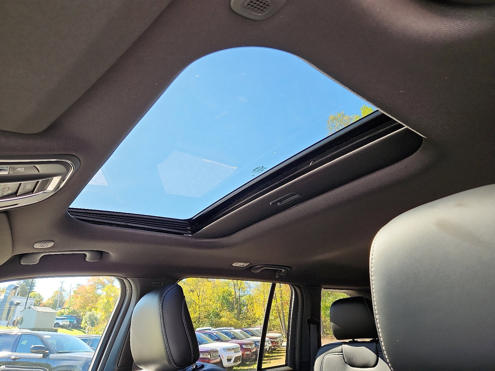 New 2025 Jeep Grand Cherokee Altitude image 10