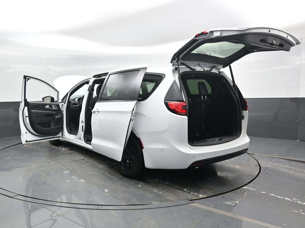 Used 2024 Chrysler Pacifica Select image 54