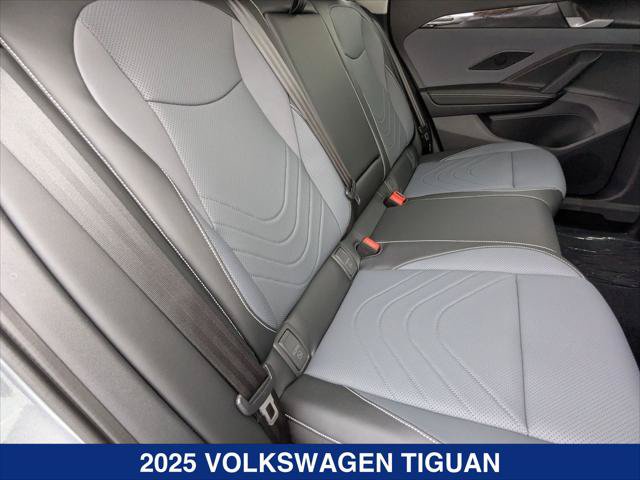New 2025 Volkswagen Tiguan SE AWD/4WD image 18