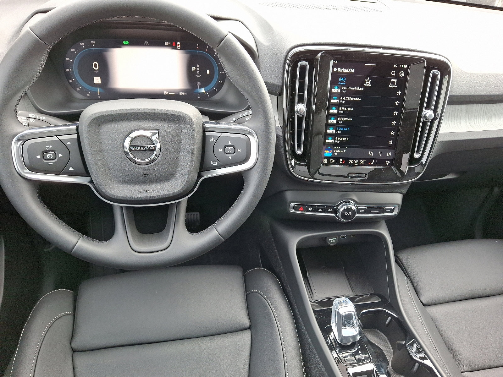 Used 2025 Volvo XC40 B5 Ultra w/ Climate Package image 7