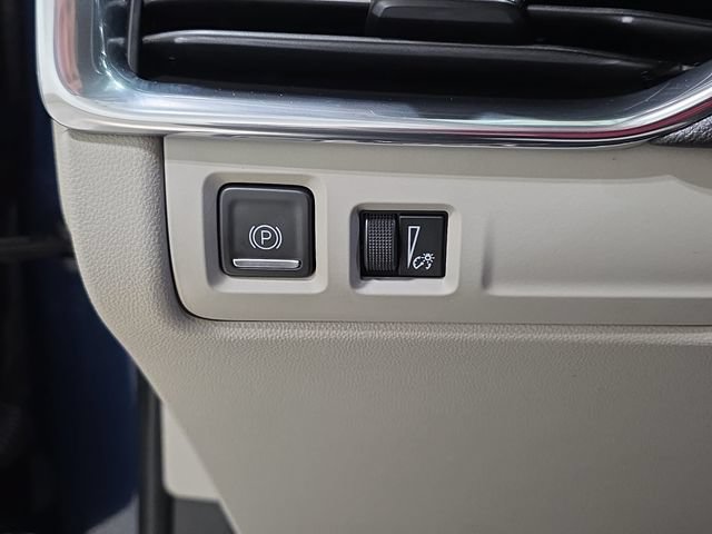 Used 2019 Cadillac XT4 Premium Luxury w/ Cold Weather Package AWD/4WD image 24