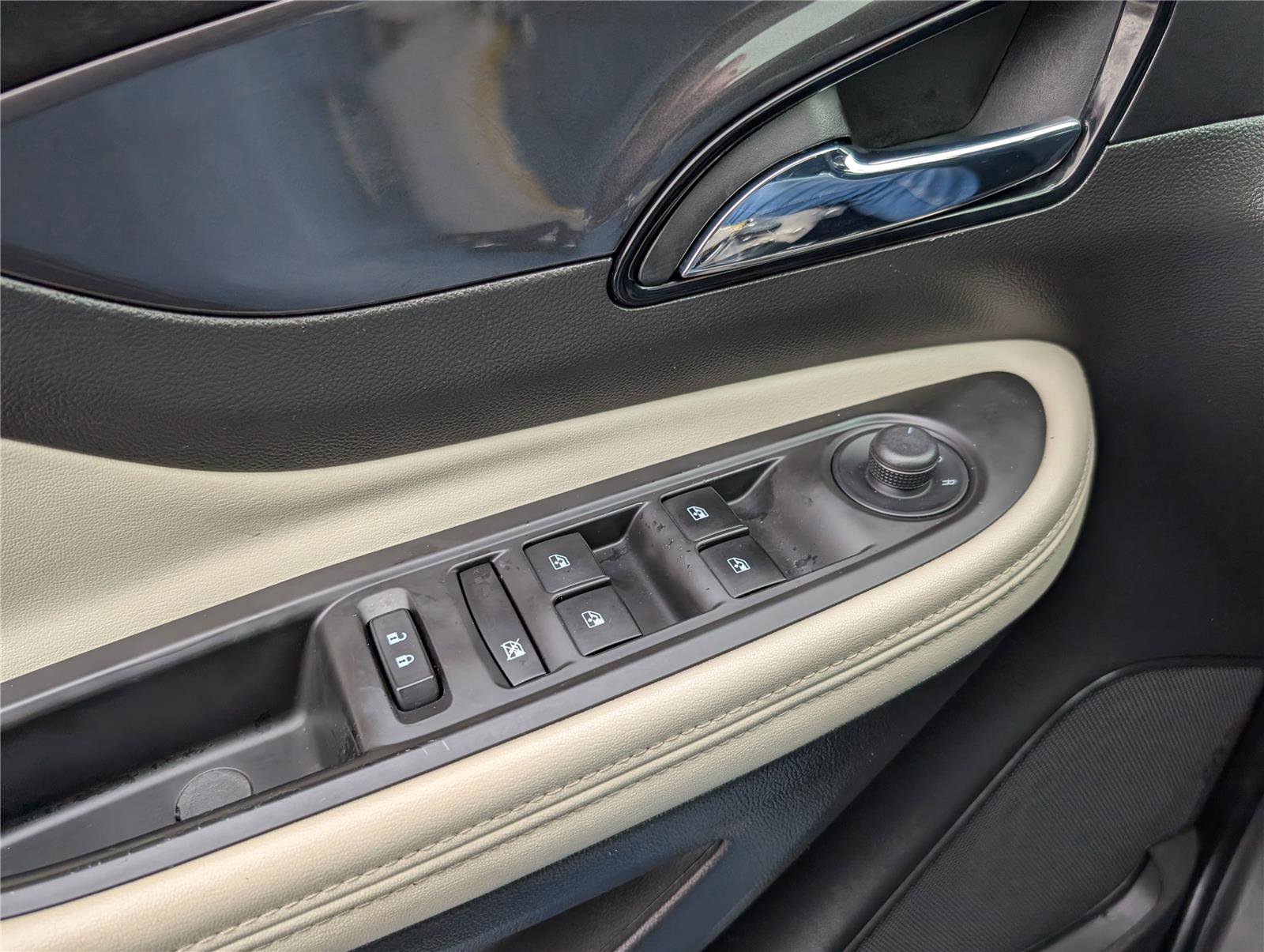 Used 2019 Buick Encore Preferred w/ Safety Package image 17