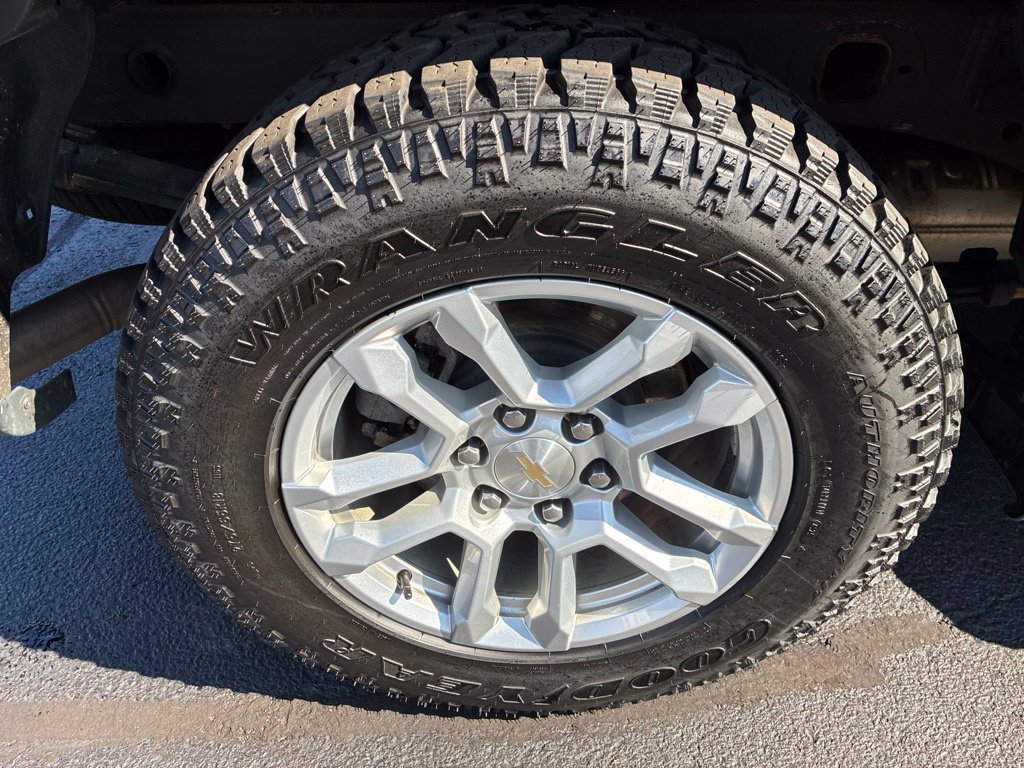 Used 2023 Chevrolet Silverado 1500 LT AWD/4WD image 10