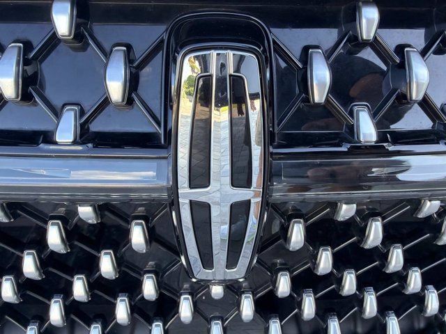 Certified 2024 Lincoln Nautilus Premier AWD/4WD image 8
