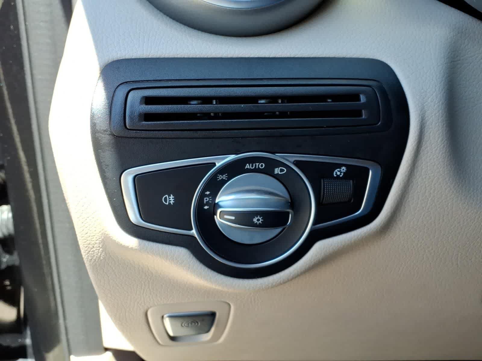 Used 2019 Mercedes-Benz GLC 350e 4MATIC image 17