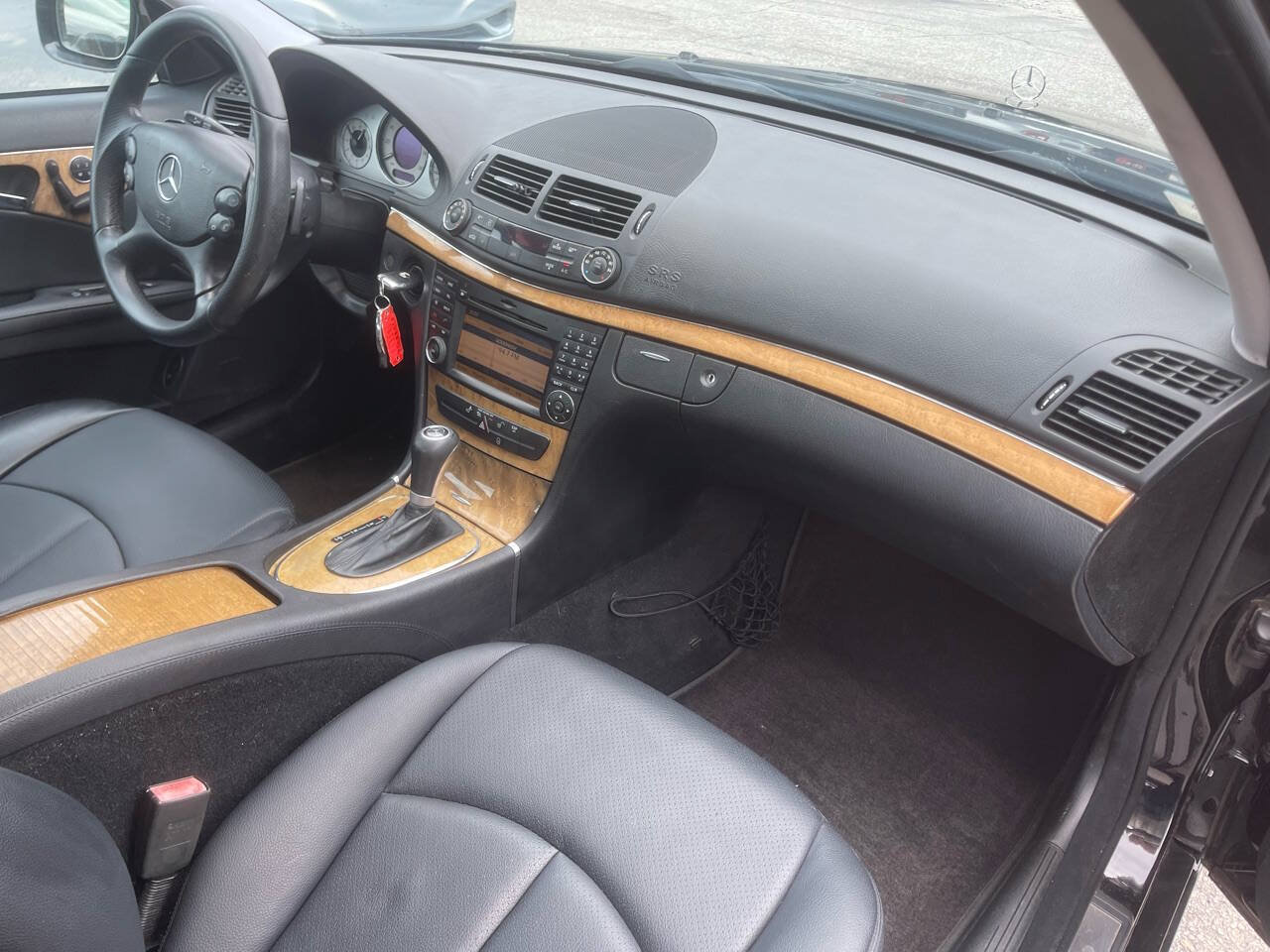 Used 2009 Mercedes-Benz E 350 Sedan image 26