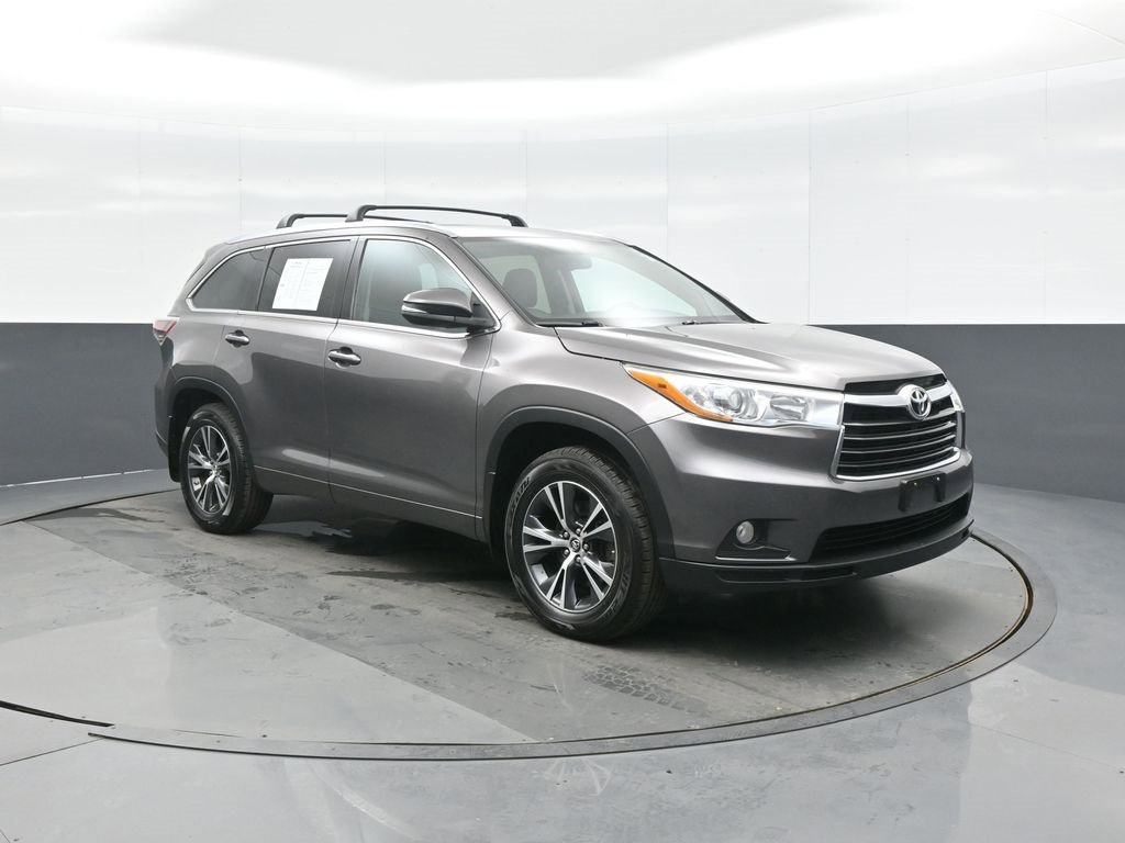 Used 2016 Toyota Highlander XLE image 1