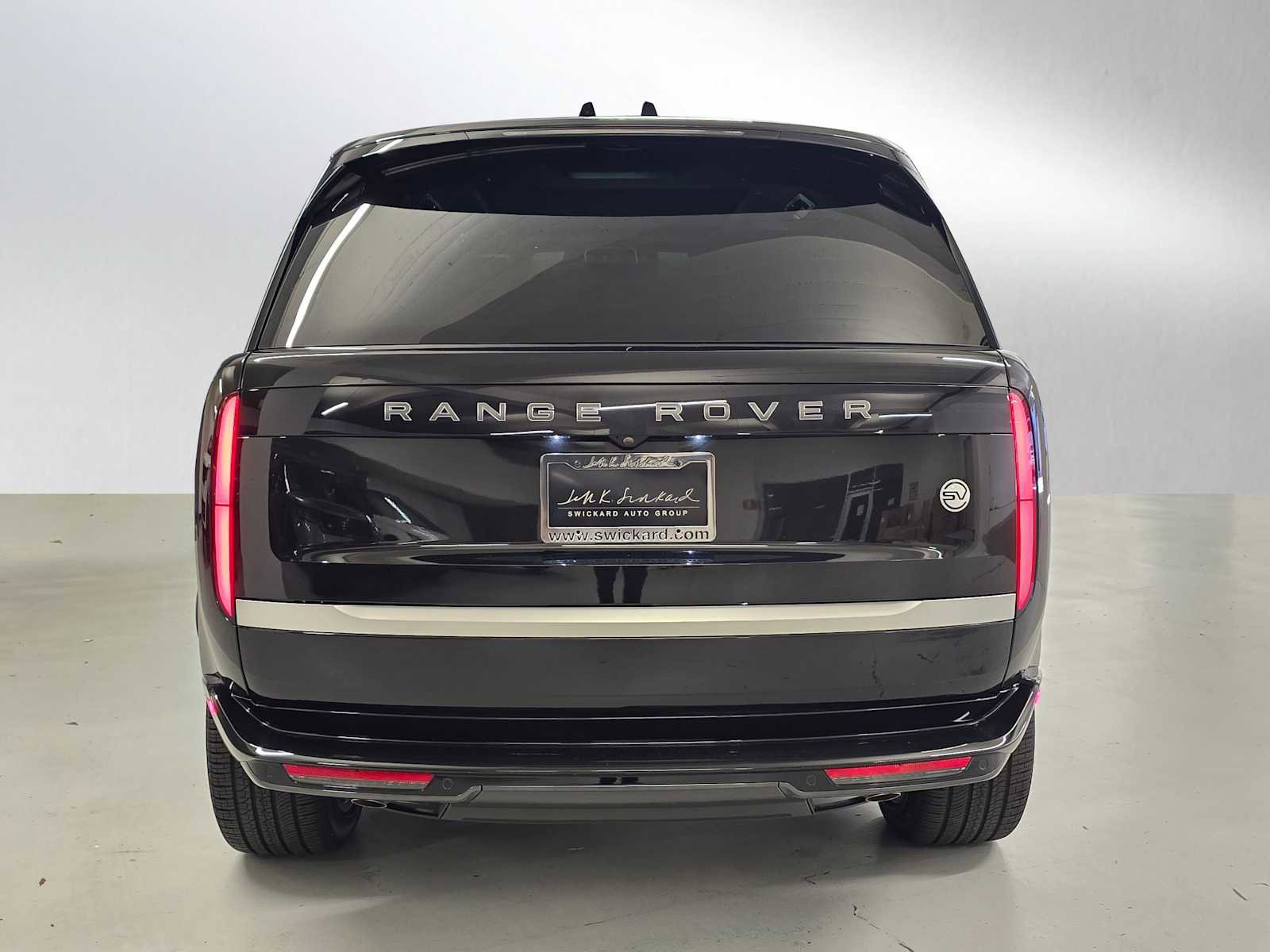 New 2025 Land Rover Range Rover SV image 4