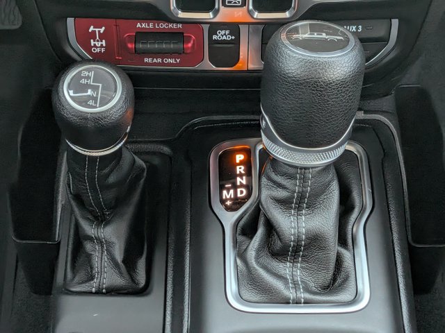 Used 2025 Jeep Gladiator Mojave AWD/4WD image 20