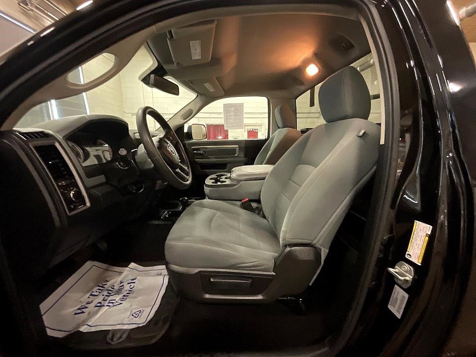 Used 2017 RAM 2500 Tradesman w/ Chrome Appearance Group image 4