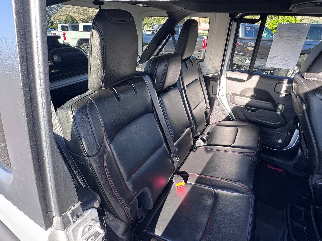 Used 2023 Jeep Wrangler Unlimited Rubicon w/ Cold Weather Group AWD/4WD image 24