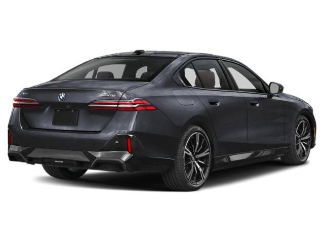 Used 2025 BMW 550e xDrive w/ Premium Package AWD/4WD image 2