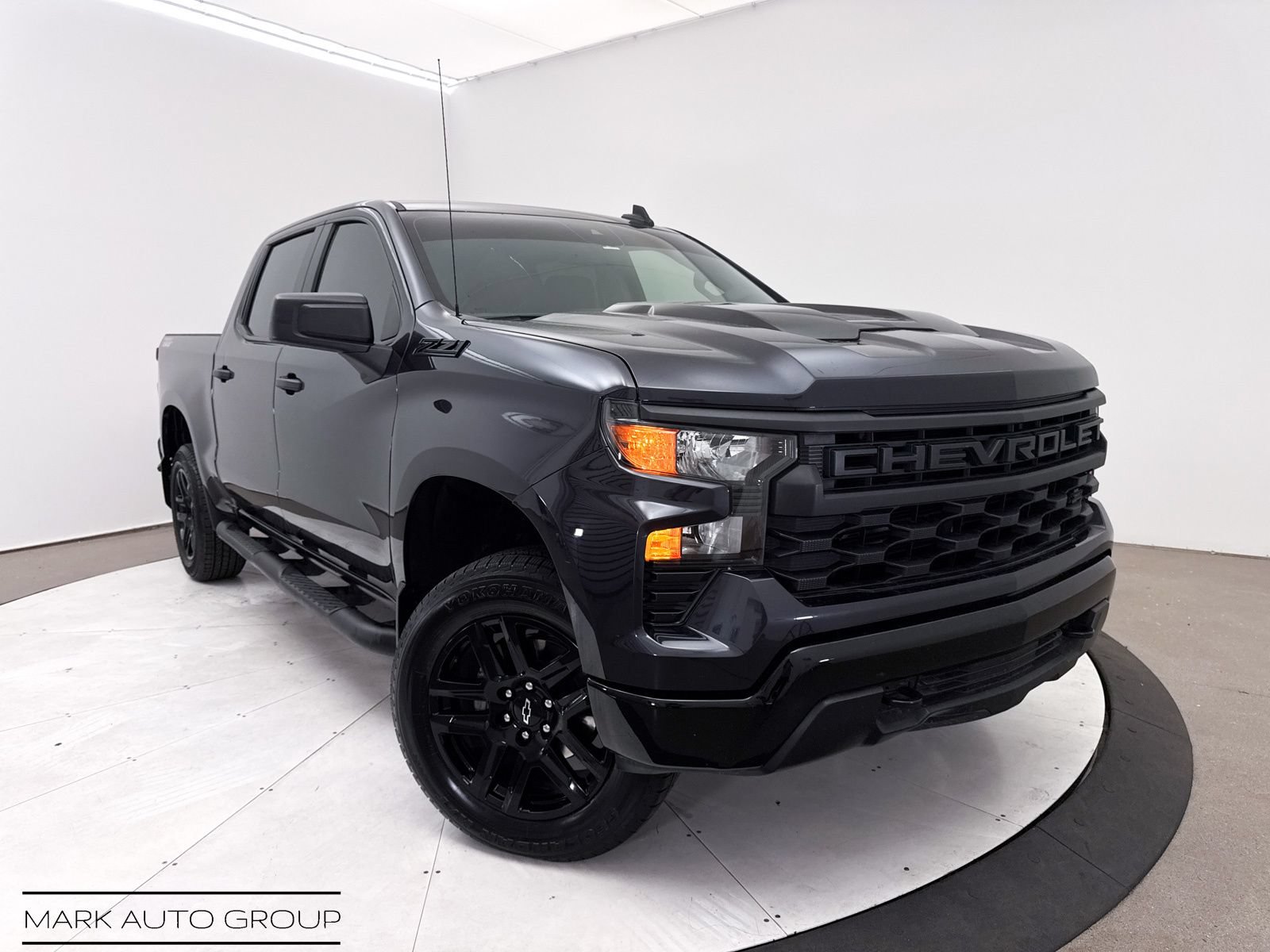 Used 2024 Chevrolet Silverado 1500 Custom Trail Boss w/ Turbomax Blackout Package AWD/4WD video 1