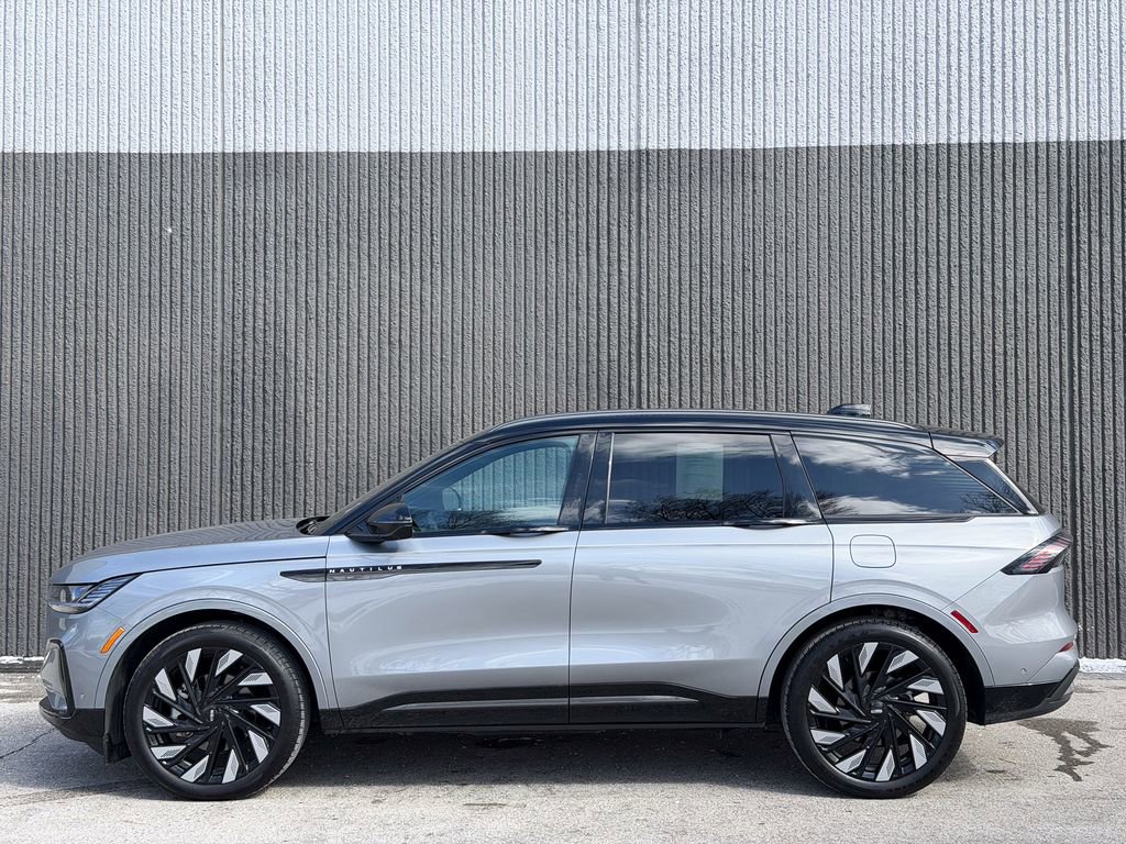 Used 2024 Lincoln Nautilus Reserve w/ Jet Appearance Package (87T) image 4