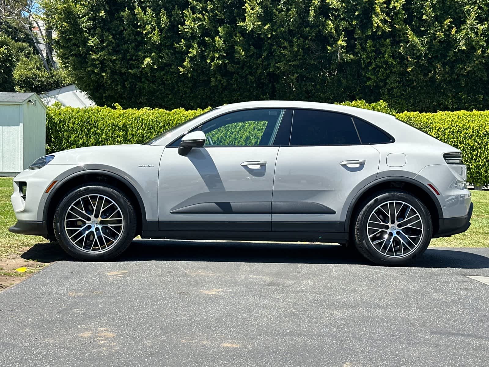 New 2026 Porsche Macan Electric RWD image 2