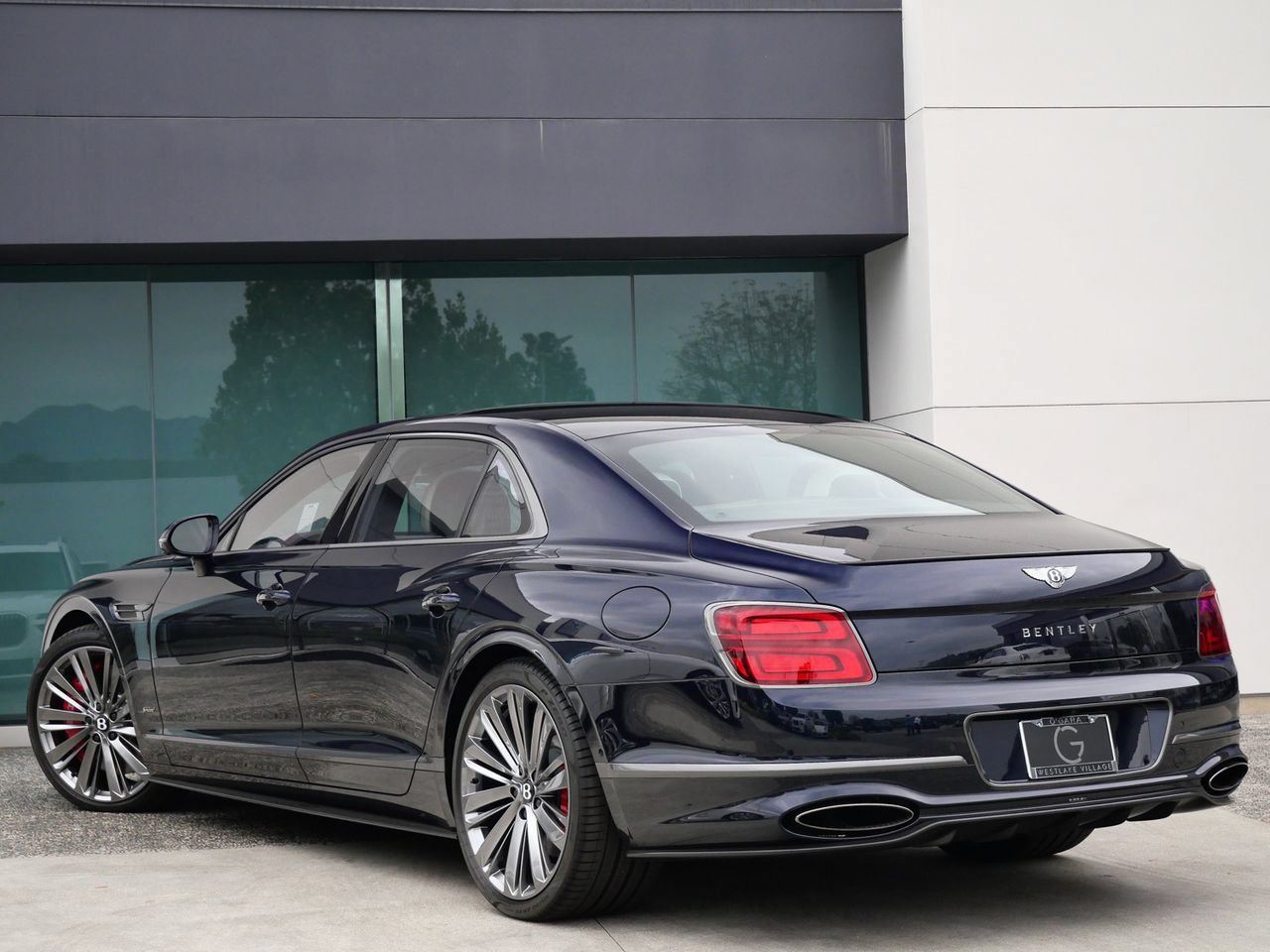 Used 2025 Bentley Flying Spur Plug-In Hybrid AWD/4WD image 3