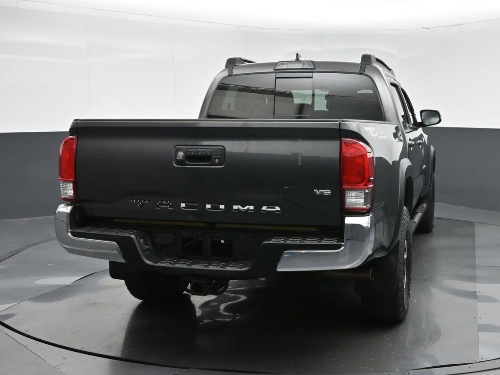 Used 2017 Toyota Tacoma TRD Off-Road image 6