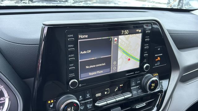 Used 2022 Toyota Highlander XLE image 18