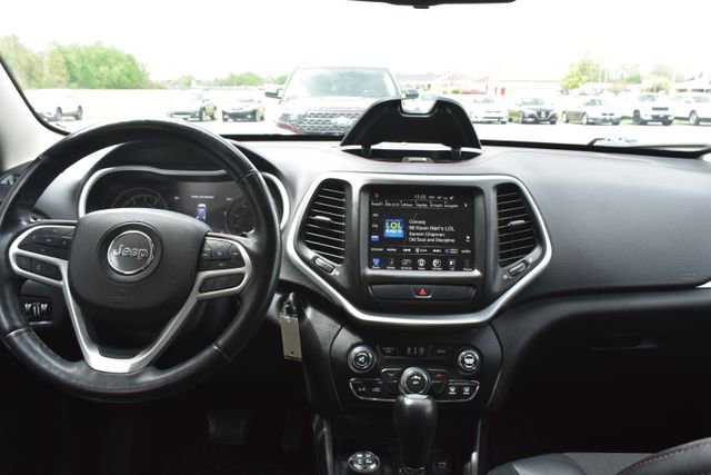 Used 2018 Jeep Cherokee Trailhawk w/ Cold Weather Group AWD/4WD image 34