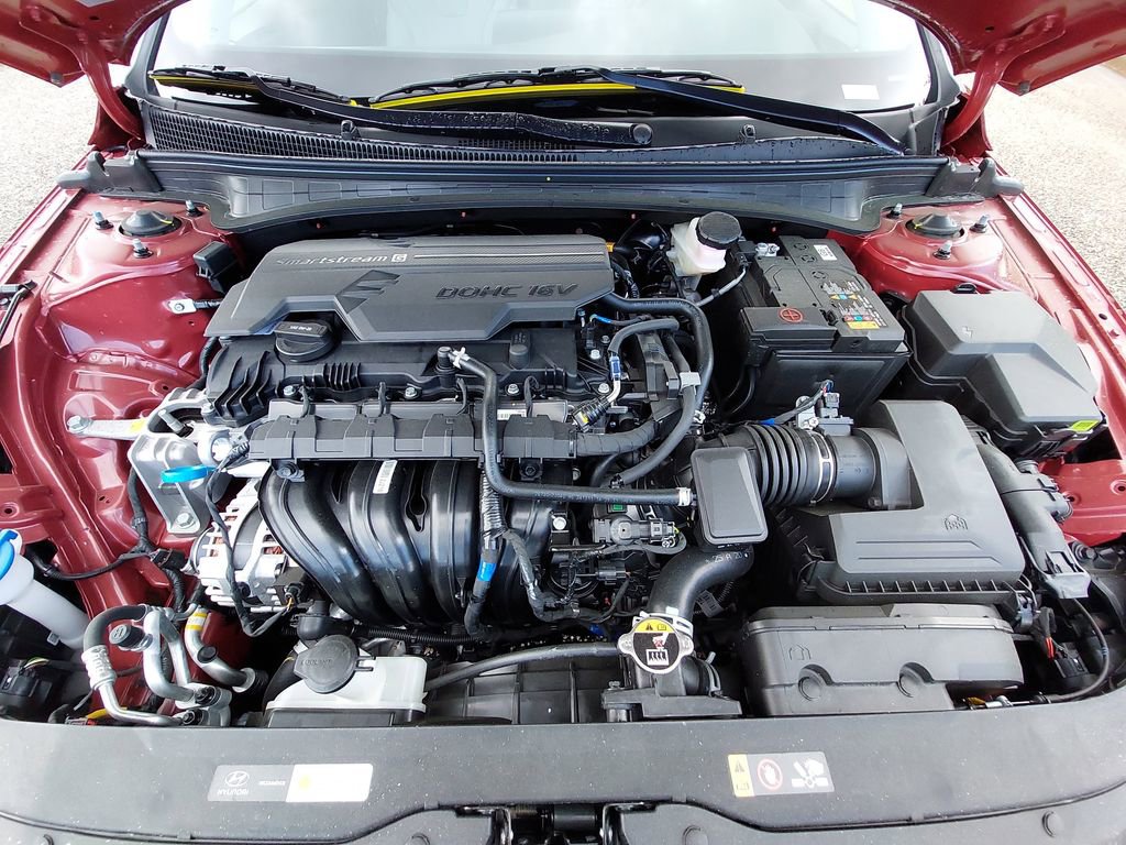 Certified 2025 Hyundai Elantra Limited FWD image 31
