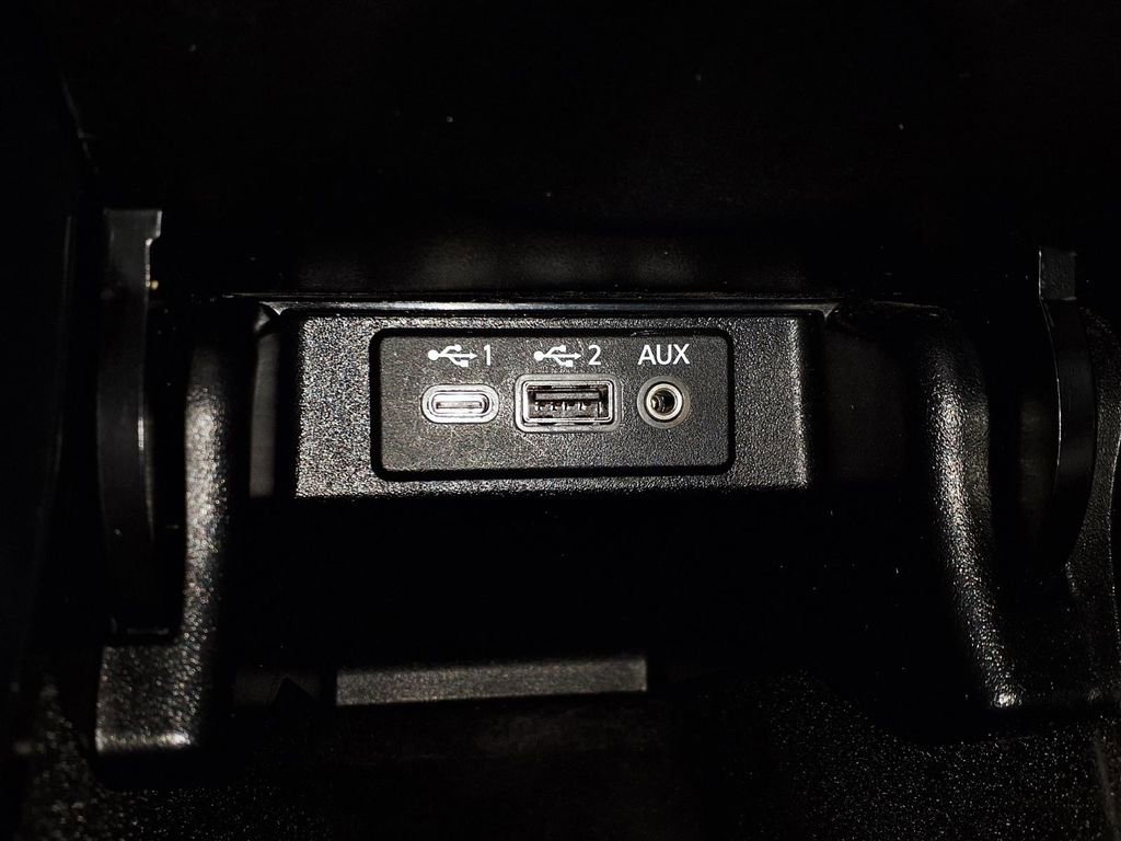 Used 2022 Nissan Maxima SV w/ Floor Mat Group FWD image 24