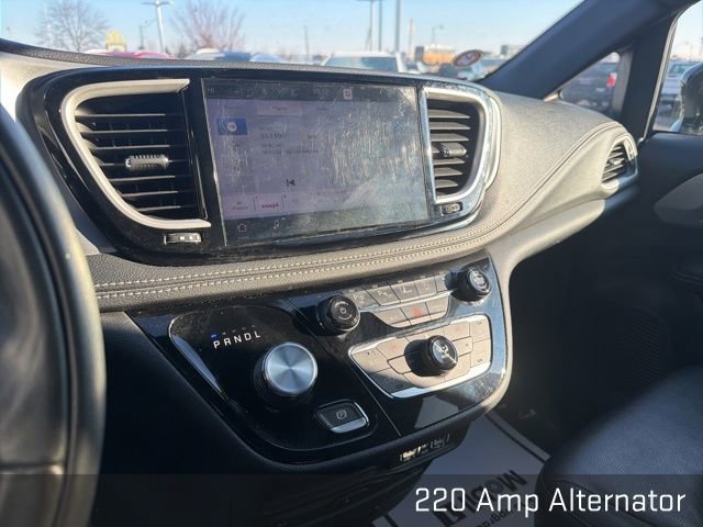 Used 2022 Chrysler Pacifica Touring-L w/ Uconnect Theater Family Group image 29