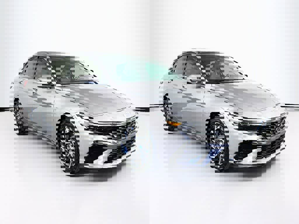 Used 2025 Hyundai Elantra SEL image 23