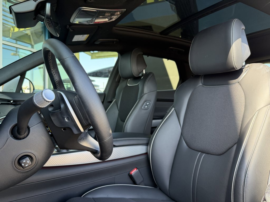 Used 2025 Genesis GV70 2.5T w/ Sport Prestige Package image 34