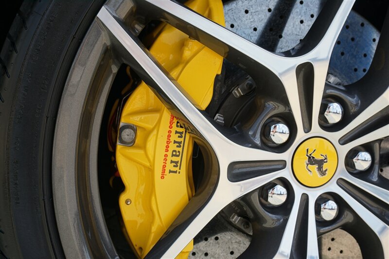 Used 2017 Ferrari California T RWD image 34