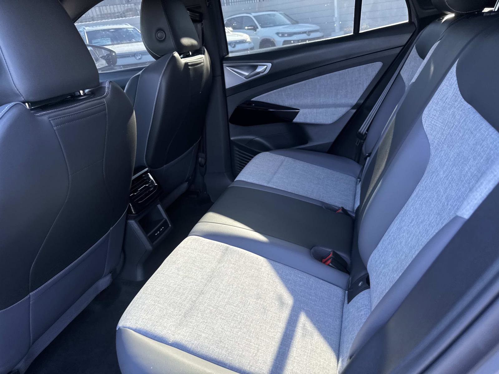 Used 2024 Volkswagen ID.4 Pro image 10