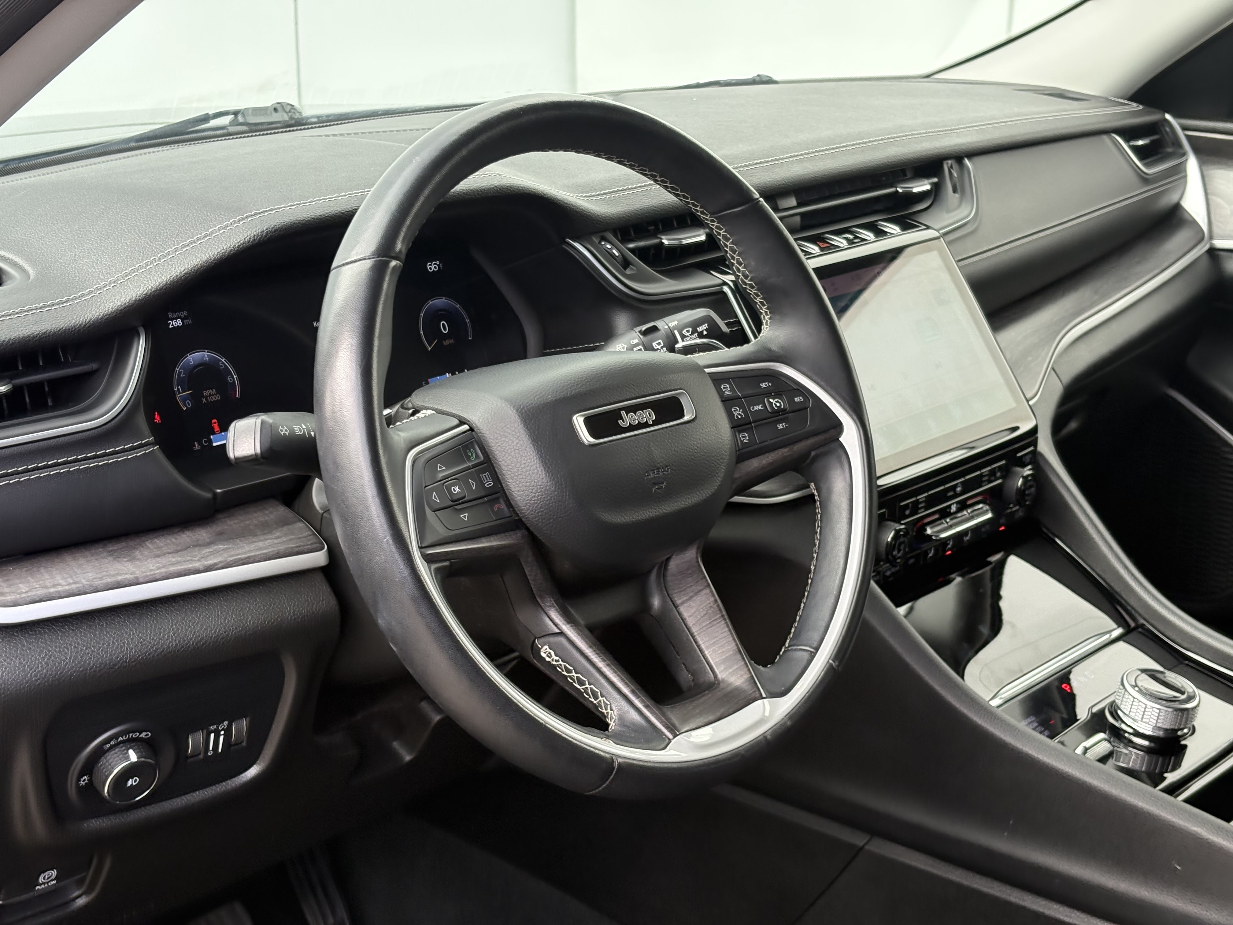 Used 2022 Jeep Grand Cherokee Limited AWD/4WD image 13