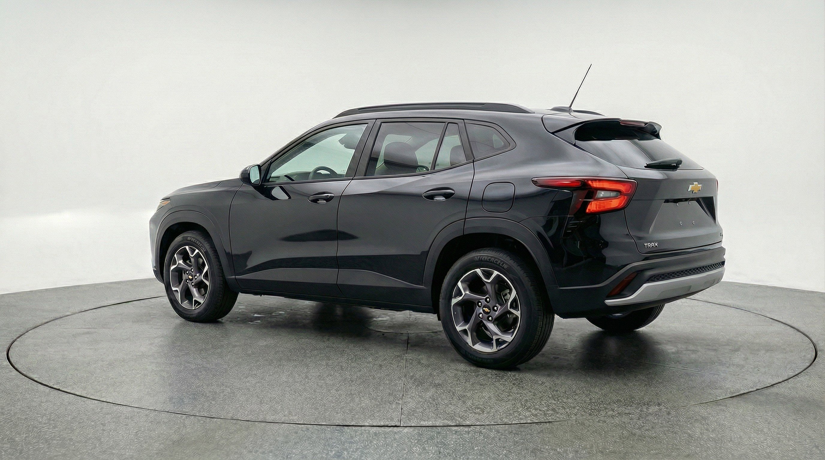 Used 2025 Chevrolet Trax LT image 6