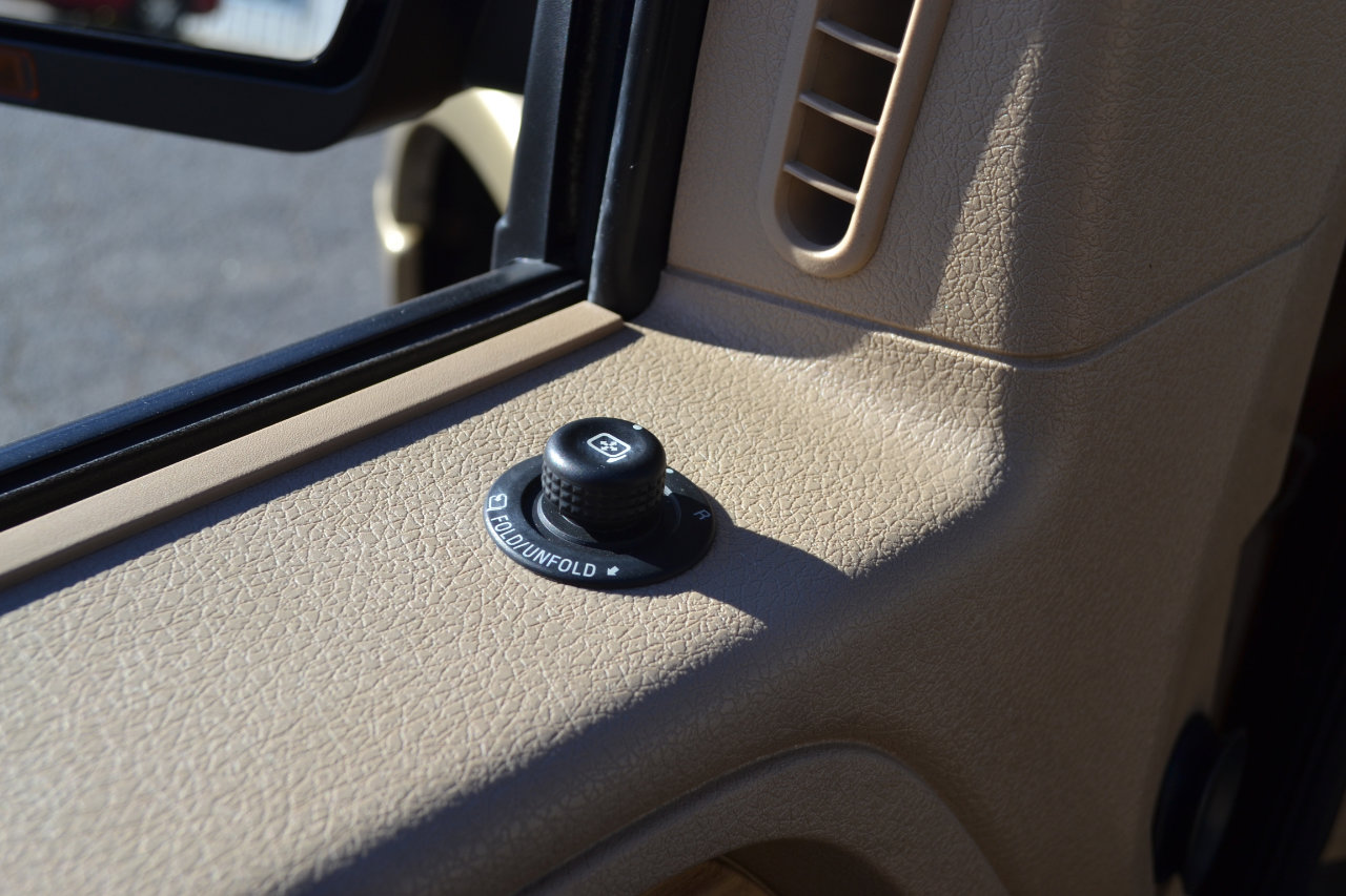 Used 2011 Ford F150 Lariat w/ Lariat Chrome Pkg image 26