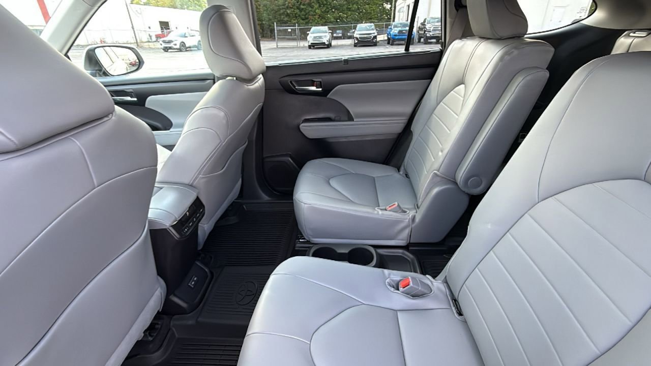 New 2025 Toyota Highlander XLE image 37