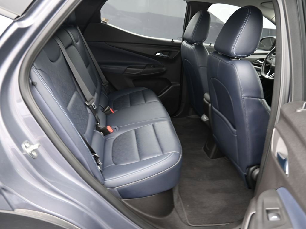 Used 2022 Chevrolet Bolt EUV LT w/ Convenience Package image 37