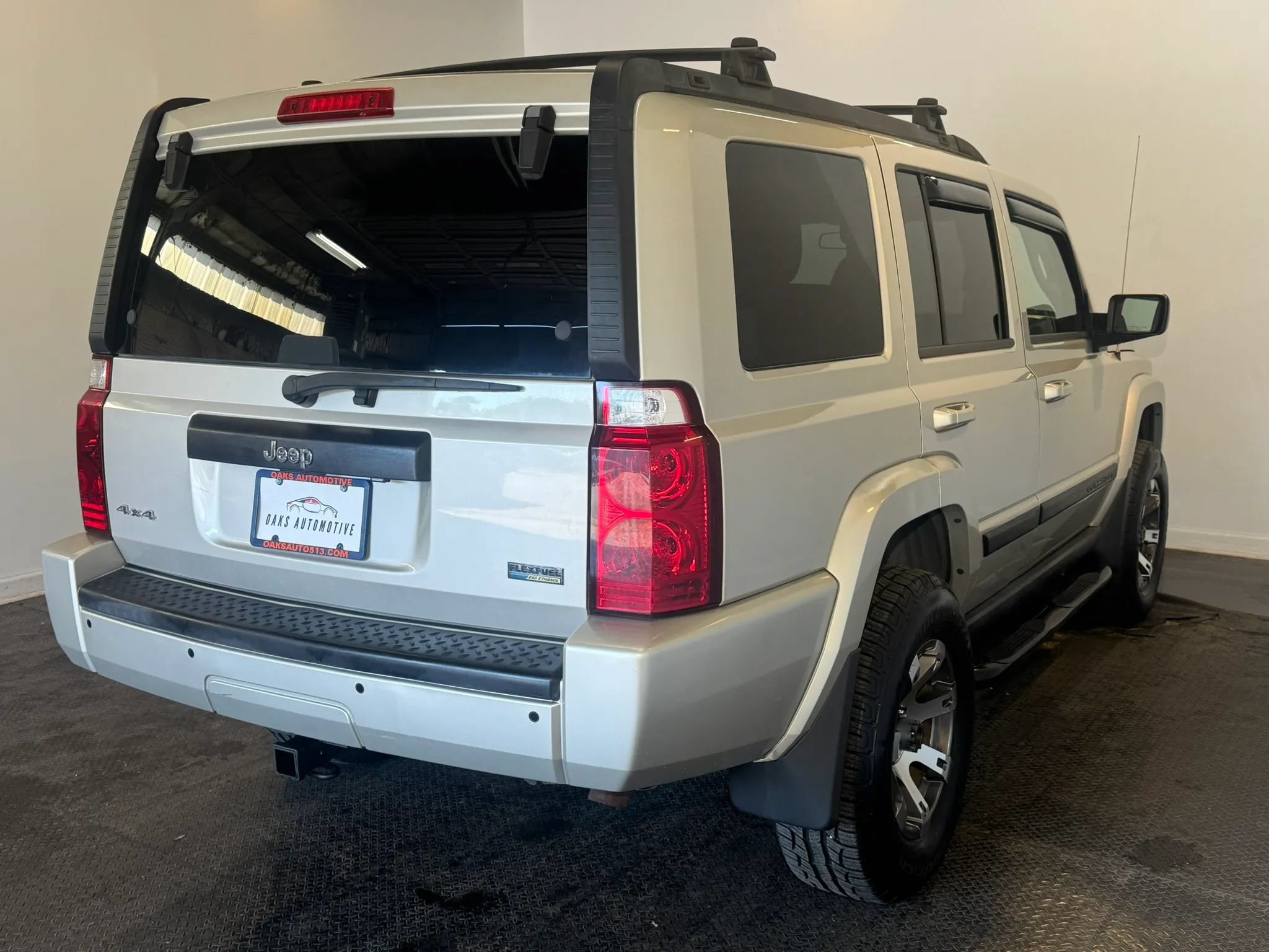 Used 2008 Jeep Commander Sport AWD/4WD image 4