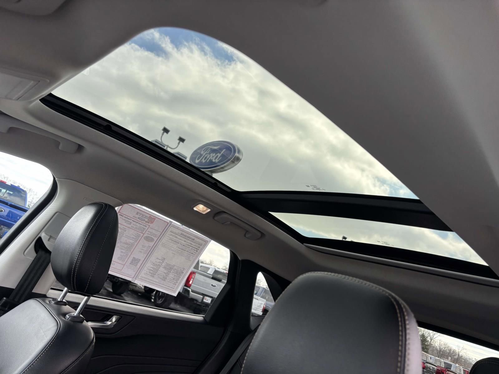 Used 2022 Ford Escape Titanium w/ Titanium Elite Package image 29