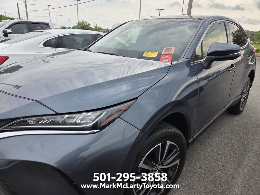 Used 2022 Toyota Venza LE AWD/4WD image 4