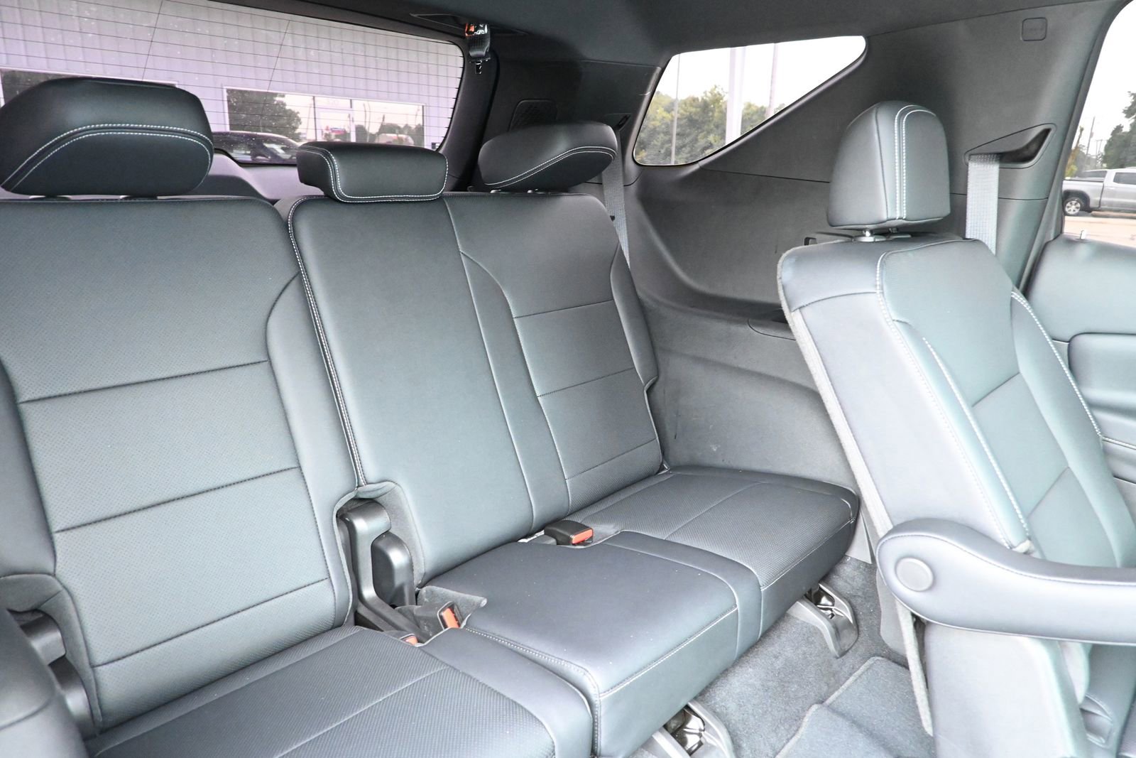 Used 2025 Chevrolet Traverse LT FWD image 39
