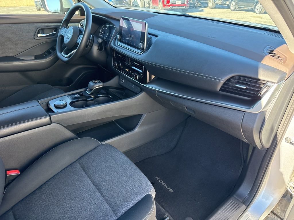 Used 2022 Nissan Rogue SV image 21