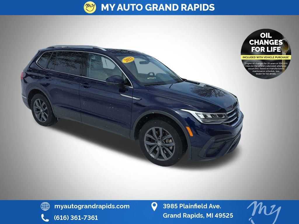 Used 2023 Volkswagen Tiguan SE w/ Panoramic Sunroof Package image 1
