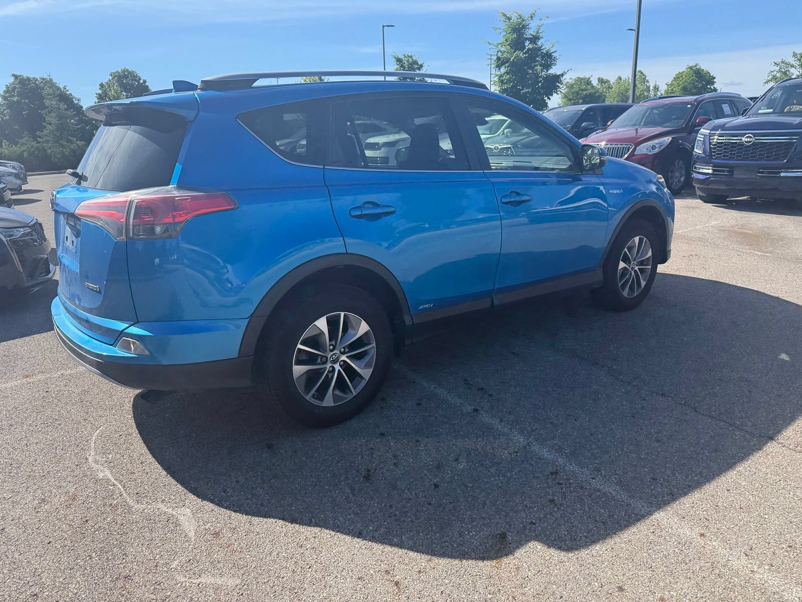 Used 2018 Toyota RAV4 LE AWD/4WD image 5