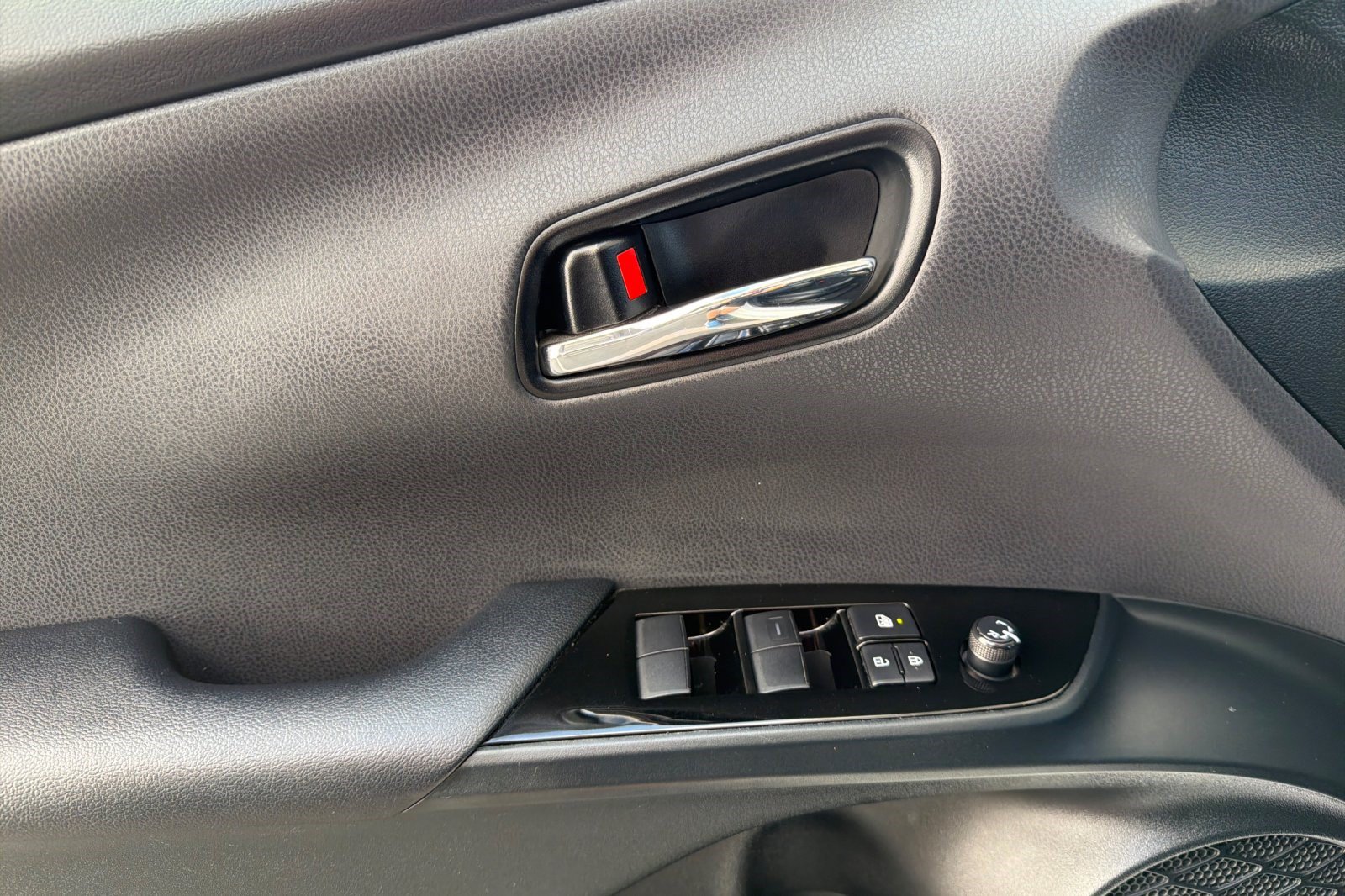Used 2022 Toyota Prius Prime XLE FWD image 12