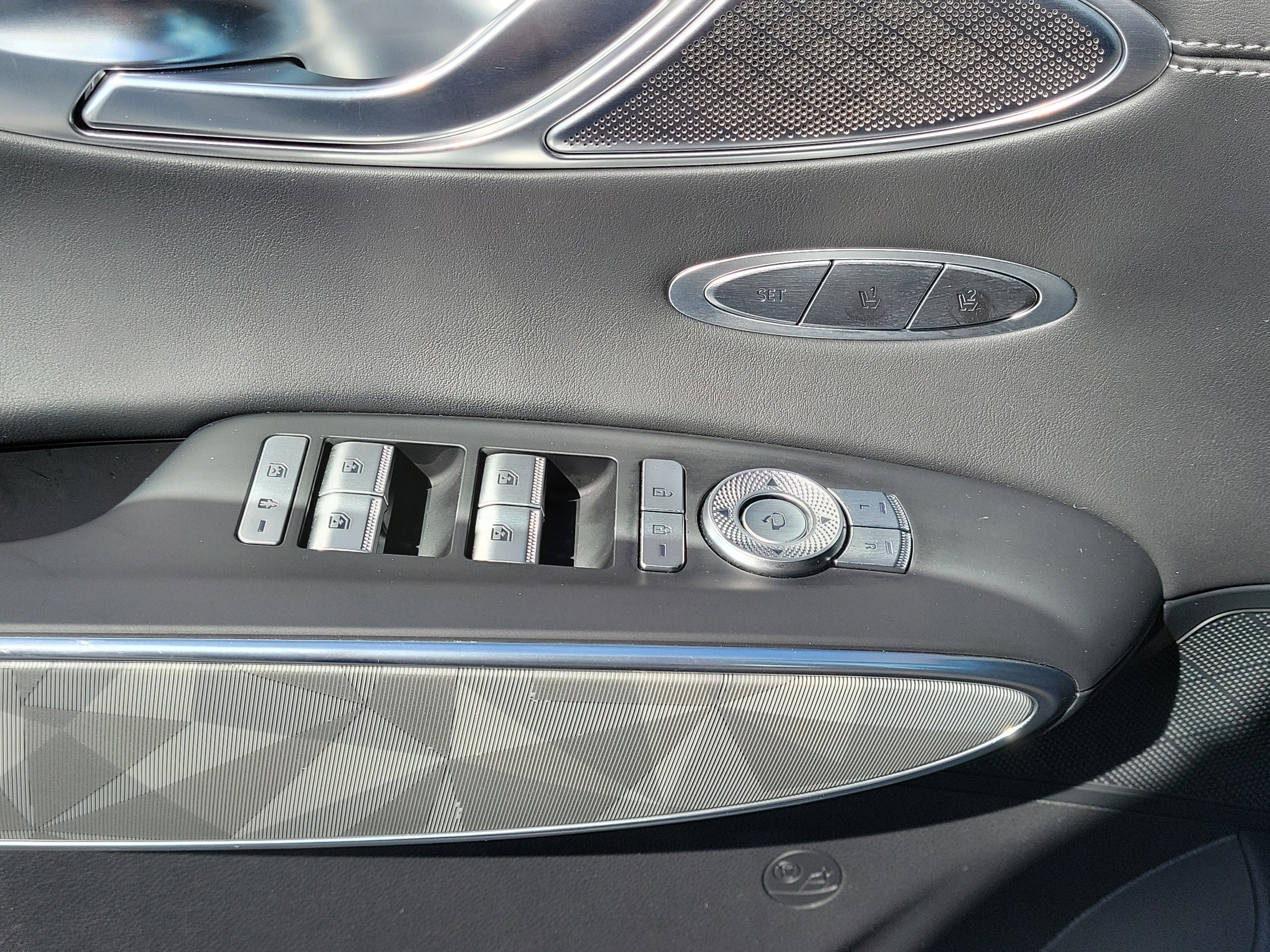 Used 2025 Genesis GV70 3.5T Sport w/ Sport Advanced Package image 27