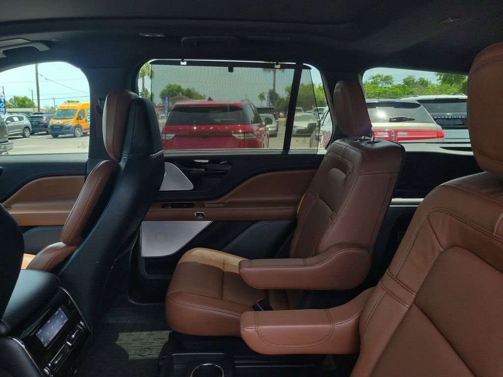 Certified 2022 Lincoln Aviator Reserve w/ Equipment Group 201A AWD/4WD image 8