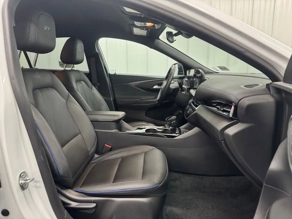 Used 2025 Buick Envista Sport Touring image 14