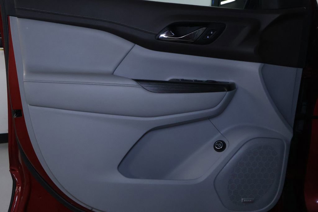 Used 2021 GMC Acadia SLT w/ LPO, Floor Liner Package image 13